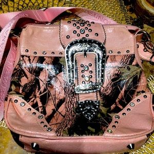 Pink Montana West Crossbody 🌺🌺🌟🌟🌺🌺